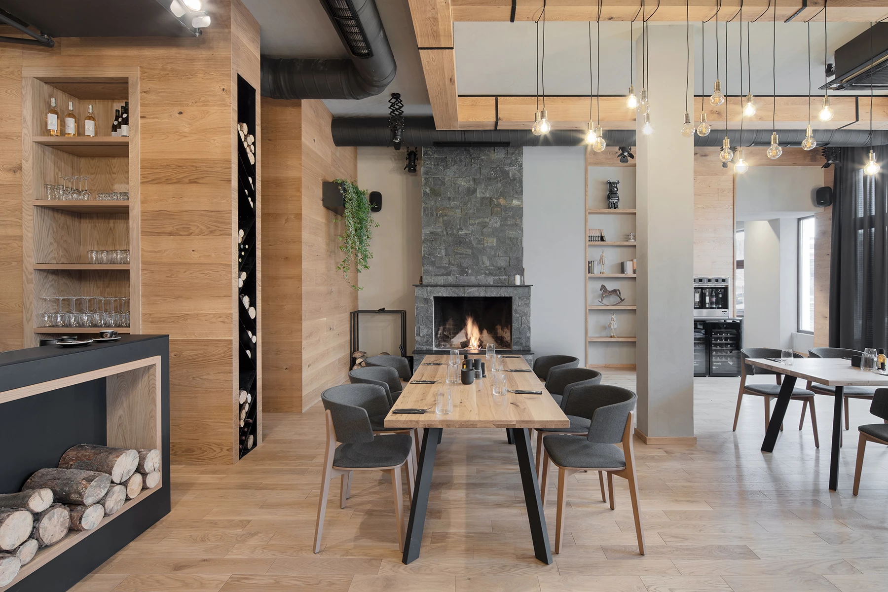 Interior of Bella Vista restaurant in Kladnitsa with dining tables, wood elements, and fireplace