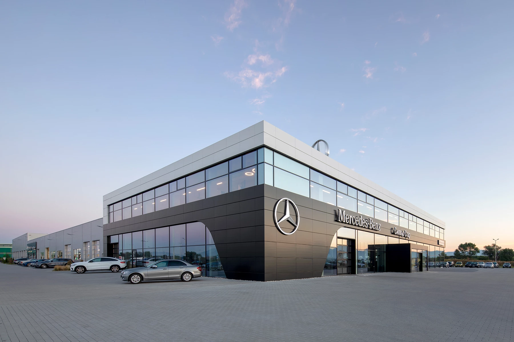 Silver Star showroom in Sofia – corner view of the glazed facade and Mercedes-Benz logo