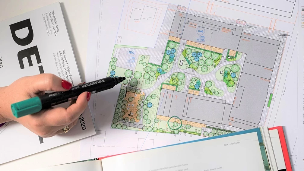 Development of a landscape and planting plan around a building