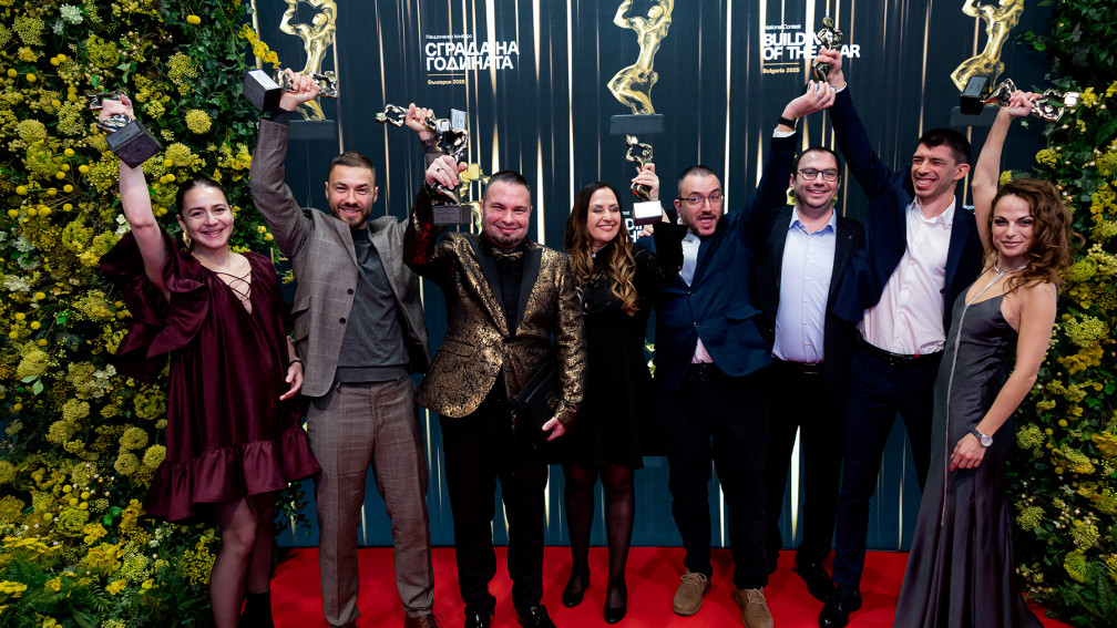 Architects and engineers from IPA - Architecture and more receiving a professional award