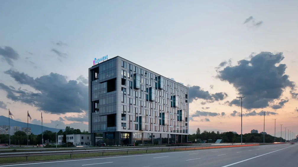 Офис сграда Space Tower в София с остъклена фасада и светли фасадни панели при залез