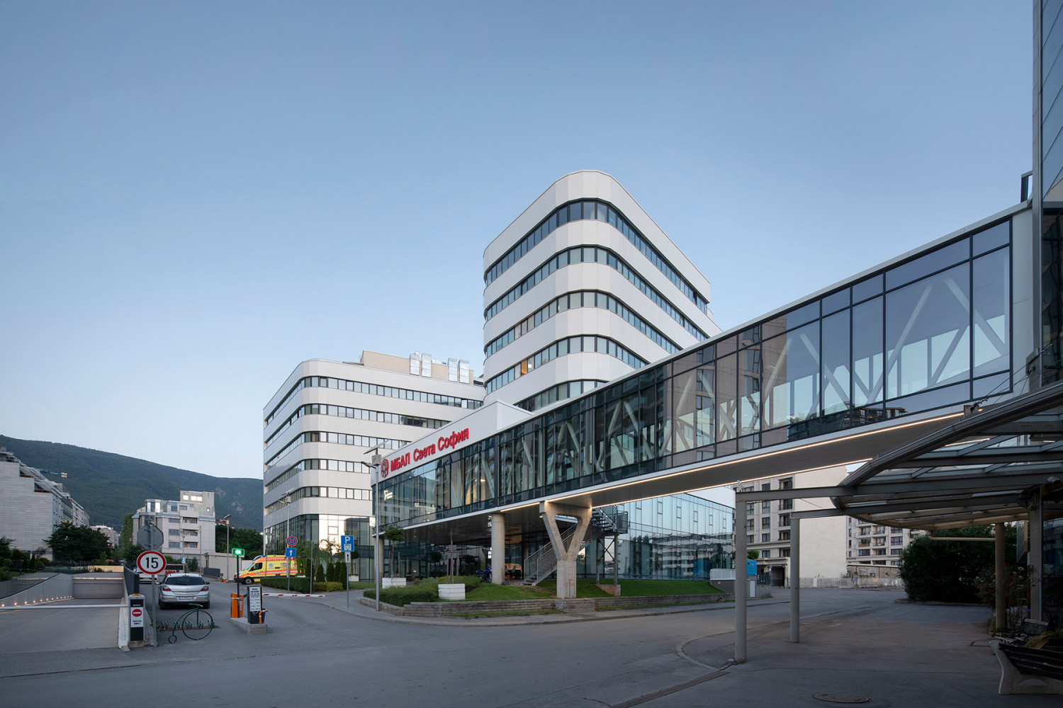 IPA-architects-saint-sofia-general-hospital-for-active-treatment-public-health-building-02