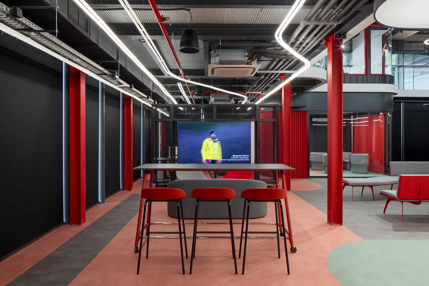 Co-working пространство и meeting point зона в Living Lab