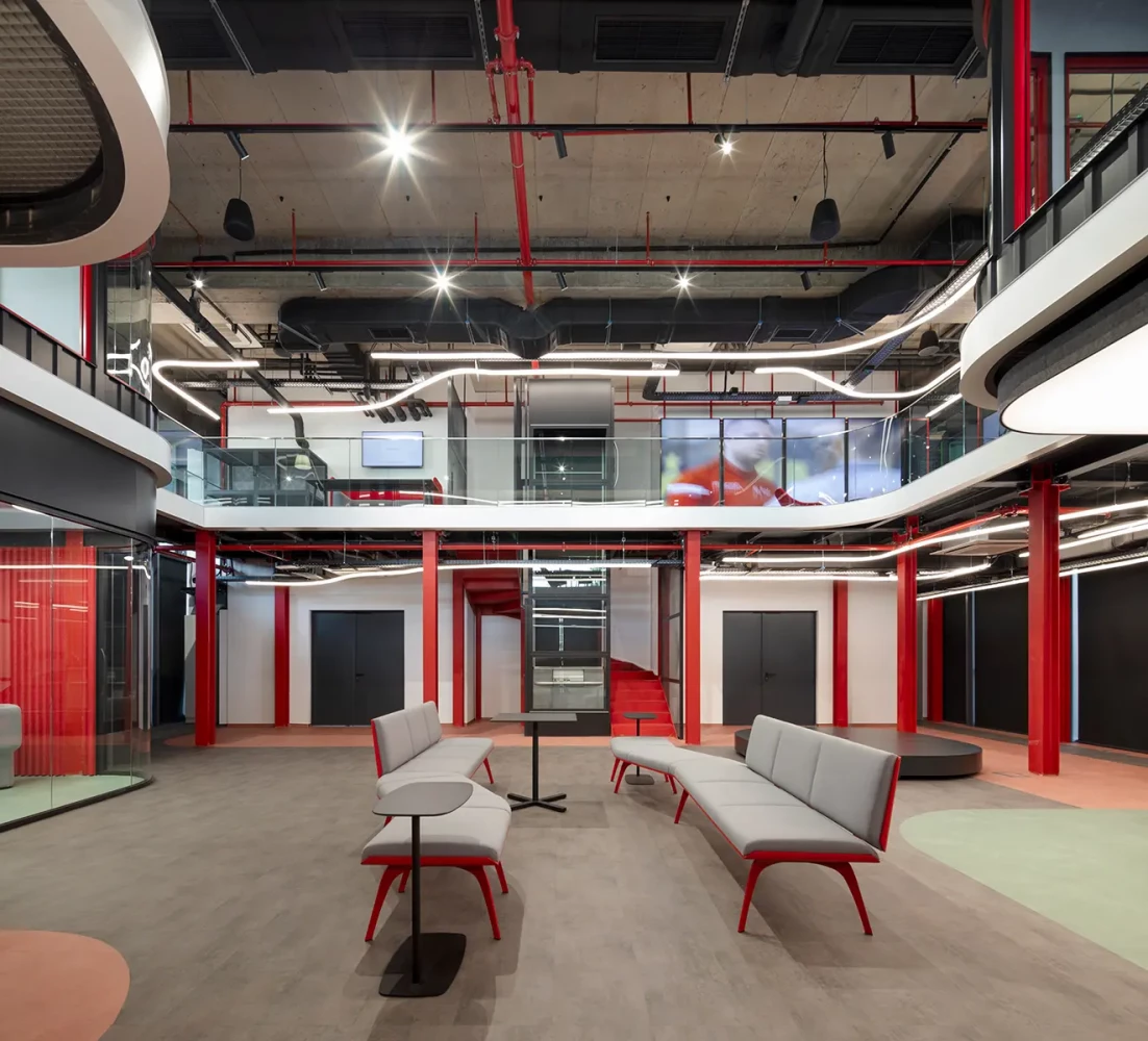 Междинно ниво с метална конструкция в Living Lab Synergy Tower