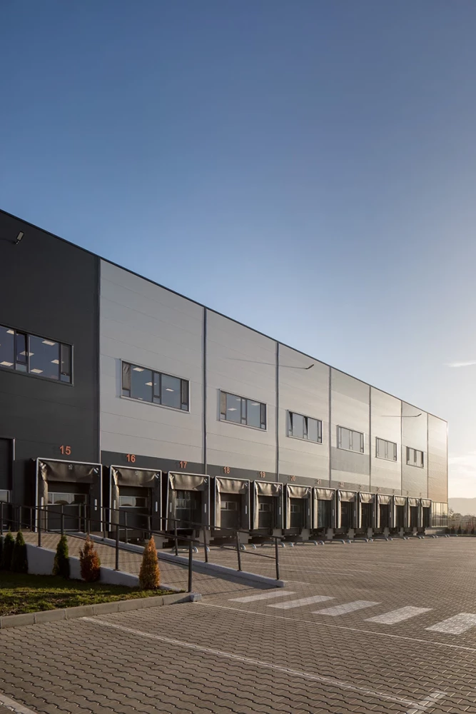 Side facade of the Fresh&Frozen logistics and warehouse facility with gray insulated panels