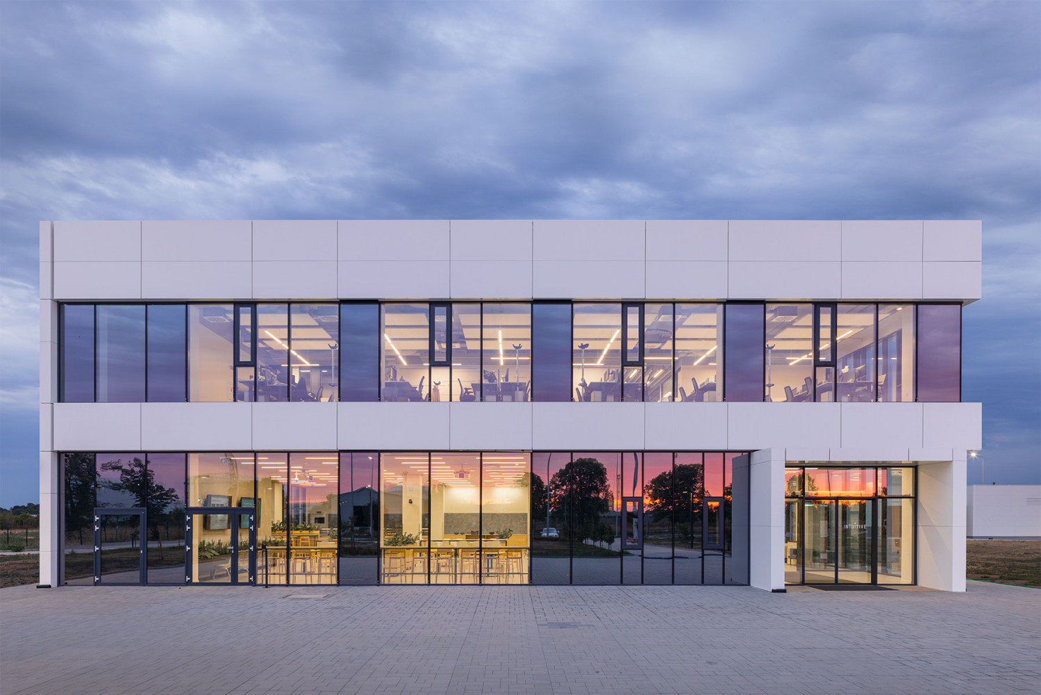 Производствена база Интуитив в Първомай ИПА Архитекти София