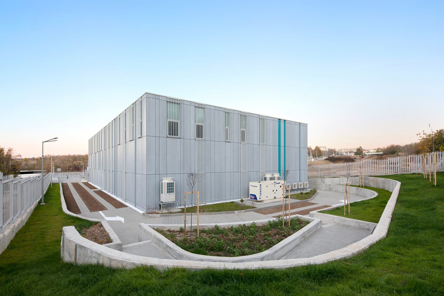 IPA architects cash services company administrative building