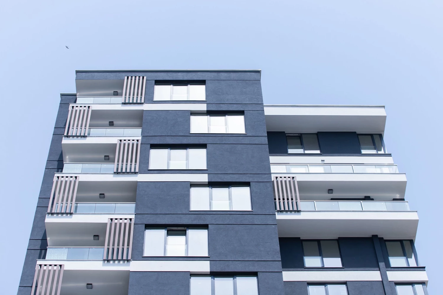 Upward view of the upper floors and facade composition of Park View Residence