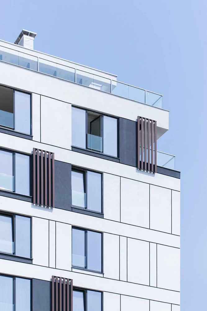 Facade detail with windows and vertical wood elements at Park View Residence by IPA - Architecture and more