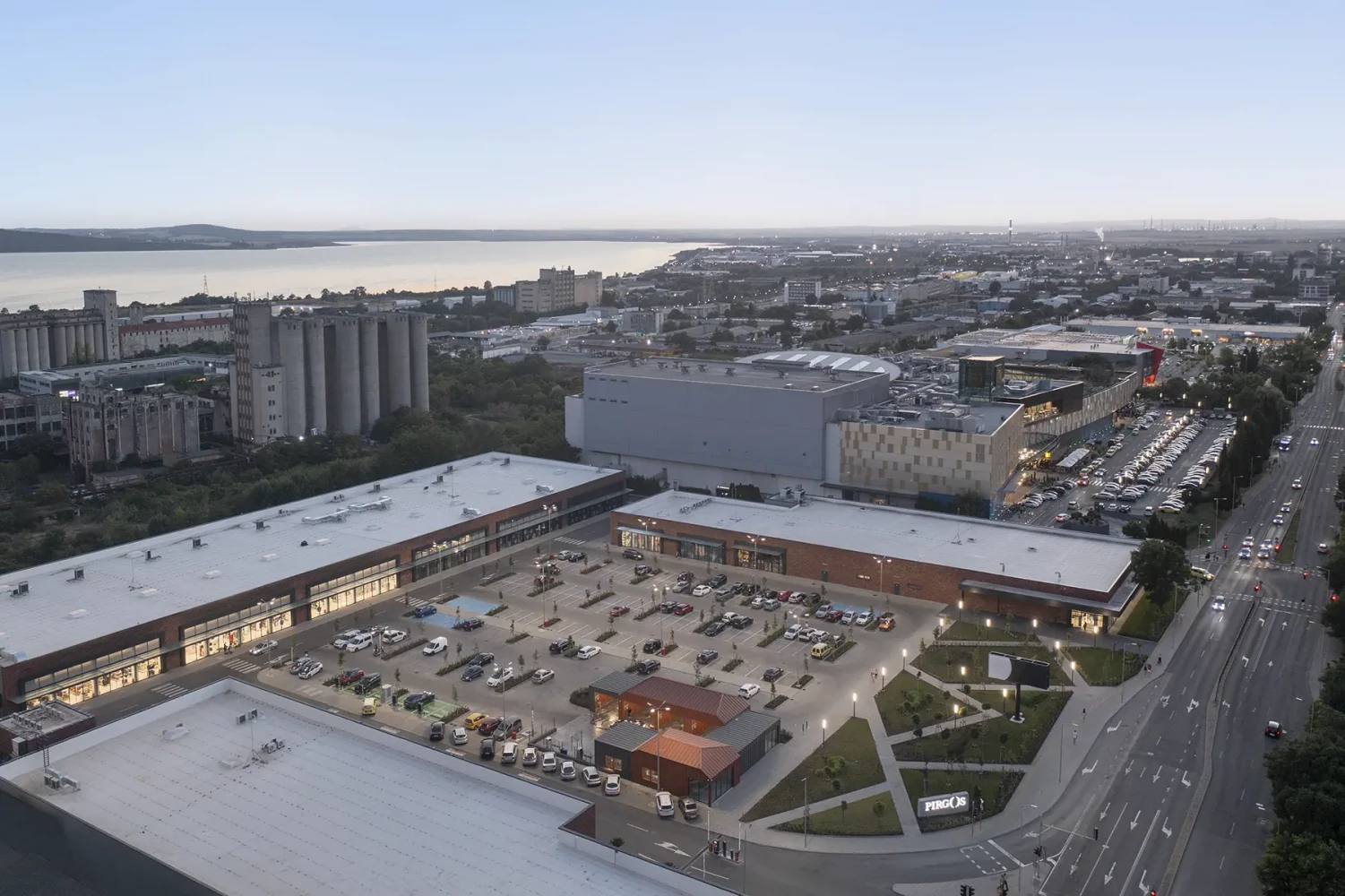 Pirgos Park, търговски комплекс в Бургас, проектиран от ИПА Архитекти