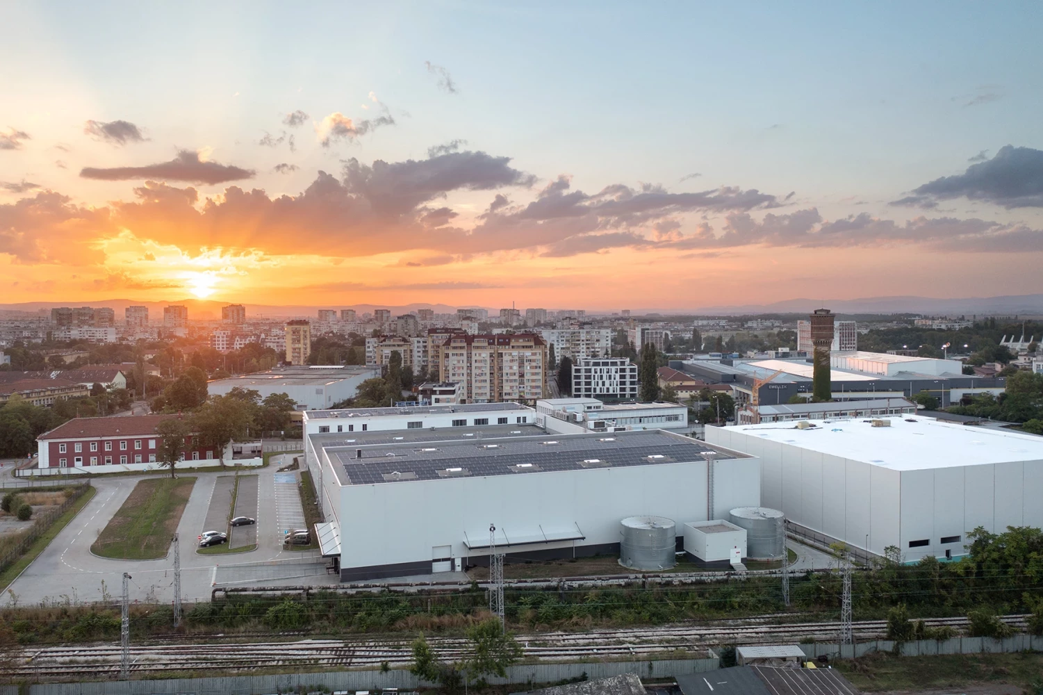 Въздушен изглед към производствената база на Teletek Electronics в София при залез