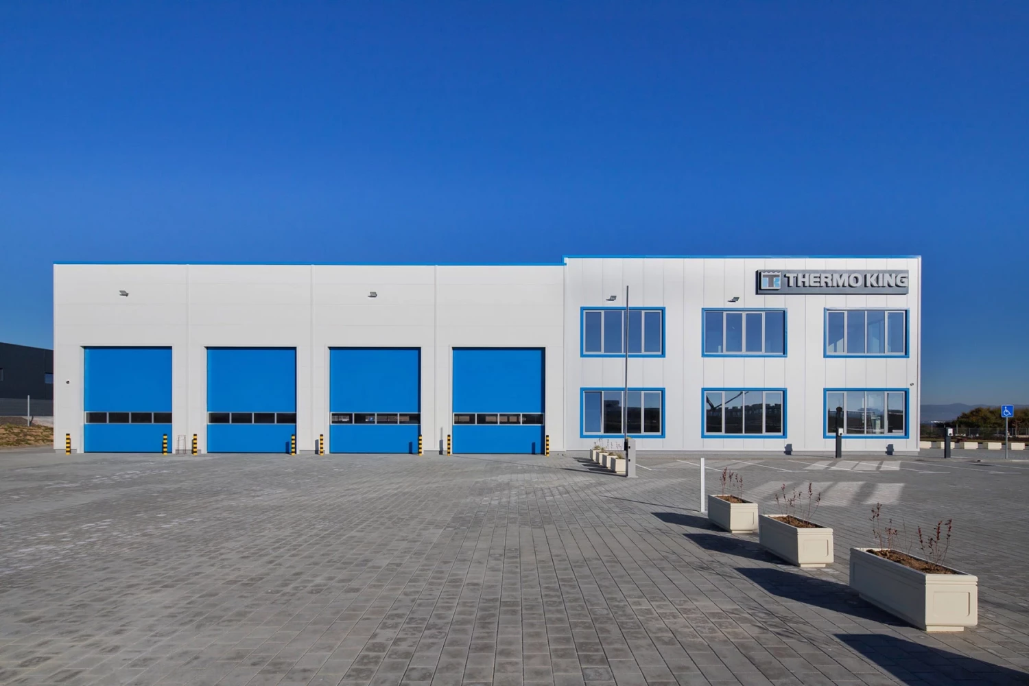 Общ изглед към логистичната и сервизната база Thermo King в Божурище