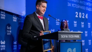 Award presentation on stage at the Annual Construction Awards M2 2024
