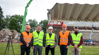 Project and construction representatives in front of the Stand A canopy