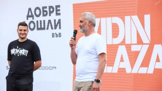 Guests at the opening of Vidin Plaza Retail Park in front of the retail units