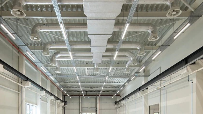 Ventilation ducts and ceiling diffusers in an industrial building